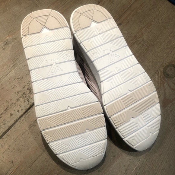 Vionic Joey Casual Sneaker - Picture 4 of 12